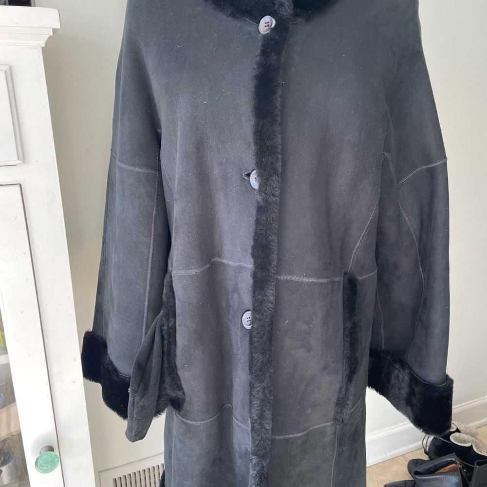 Autunno reversible shearling coat black.